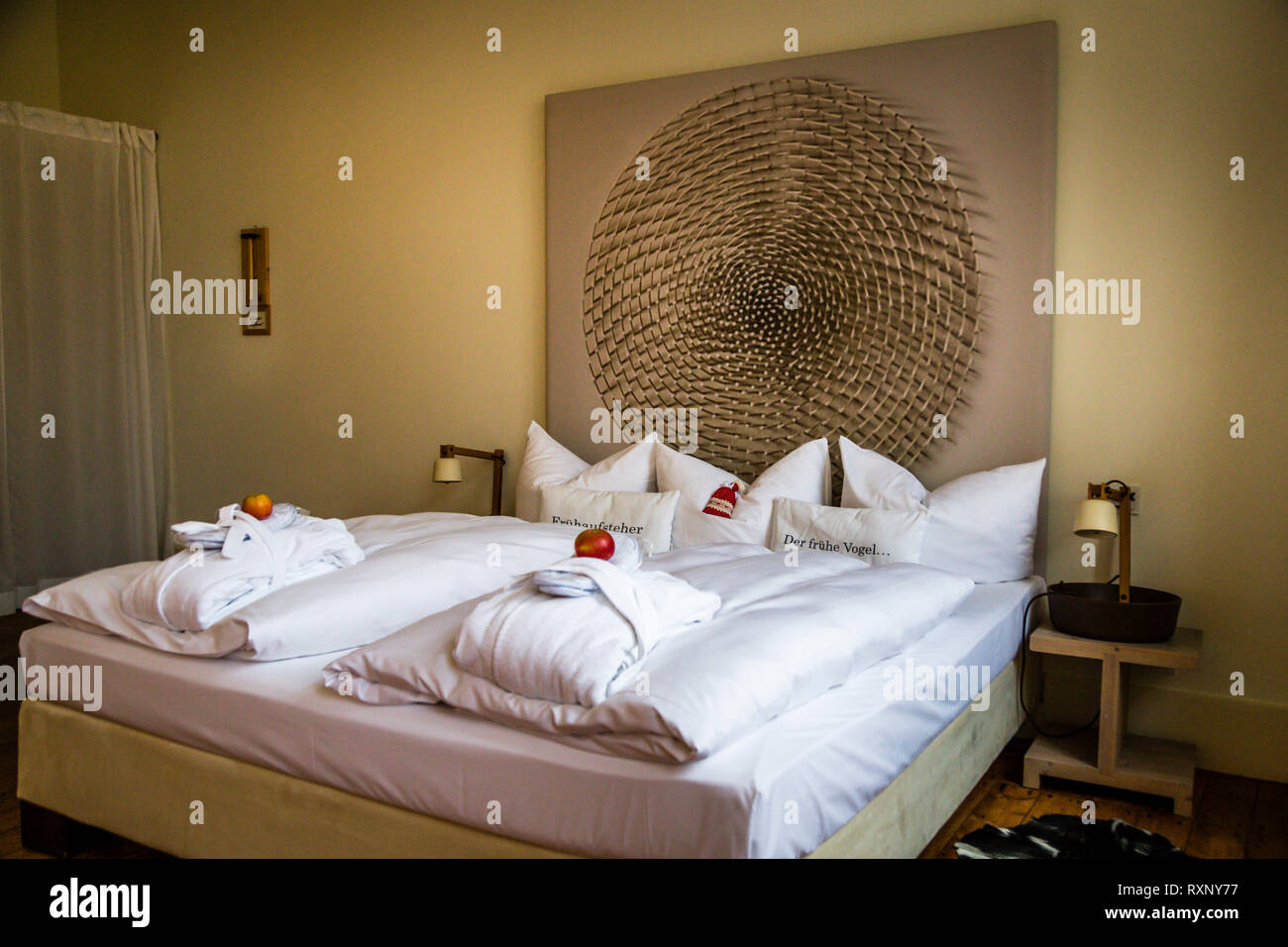No matter what kind of excursions you take around Kavaliershaus Schloss Blücher during the day, in the evening you can again look forward to art on the bed and an originally furnished suite. Here a nail picture of Günther Uecker as a digital print on the bed ledge. Hotel Kavaliershaus in Fincken, Germany Stock Photo