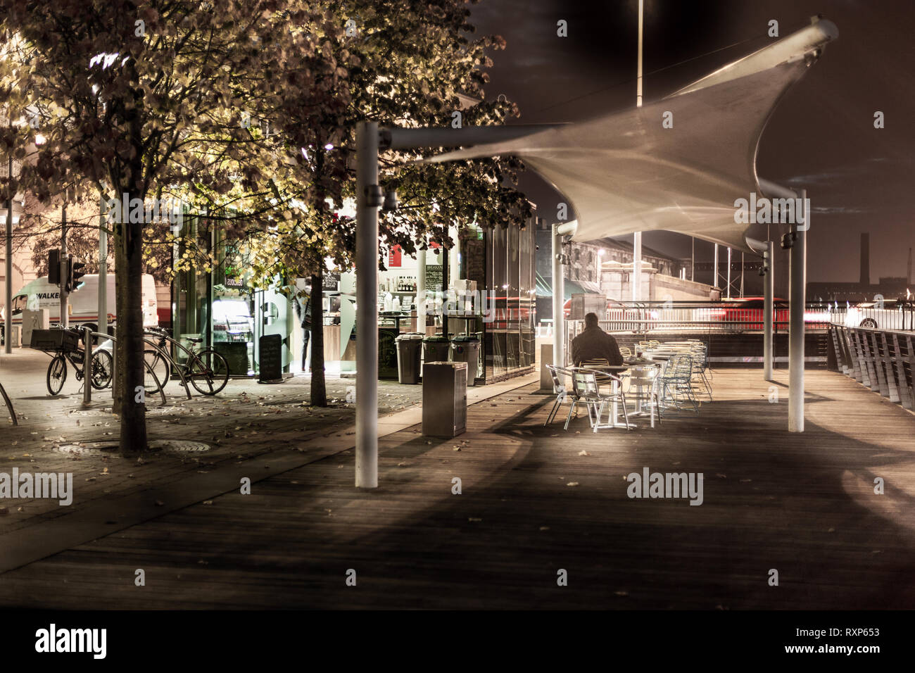 Cork City, Cork, Ireland 26th October, 2016.Early breakfast at a cafe on the boardwalk in Lapp's Quay Cork, Ireland Stock Photo