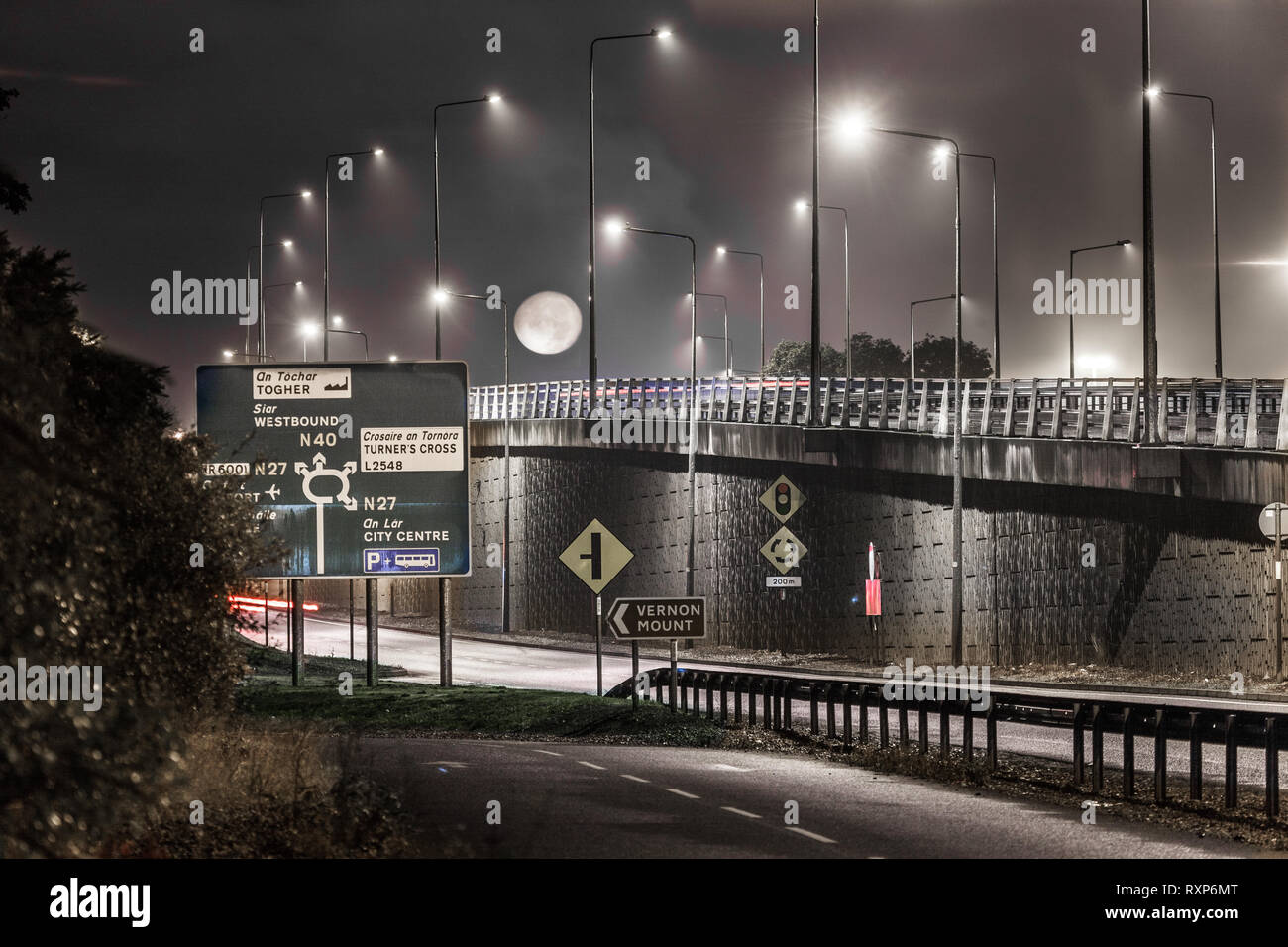 Cork City, Cork, Ireland. 15th October, 2016. A full Hunters Moon begins to go down over the flyover at the Kinsale Road Roundabout Cork Ireland. Stock Photo