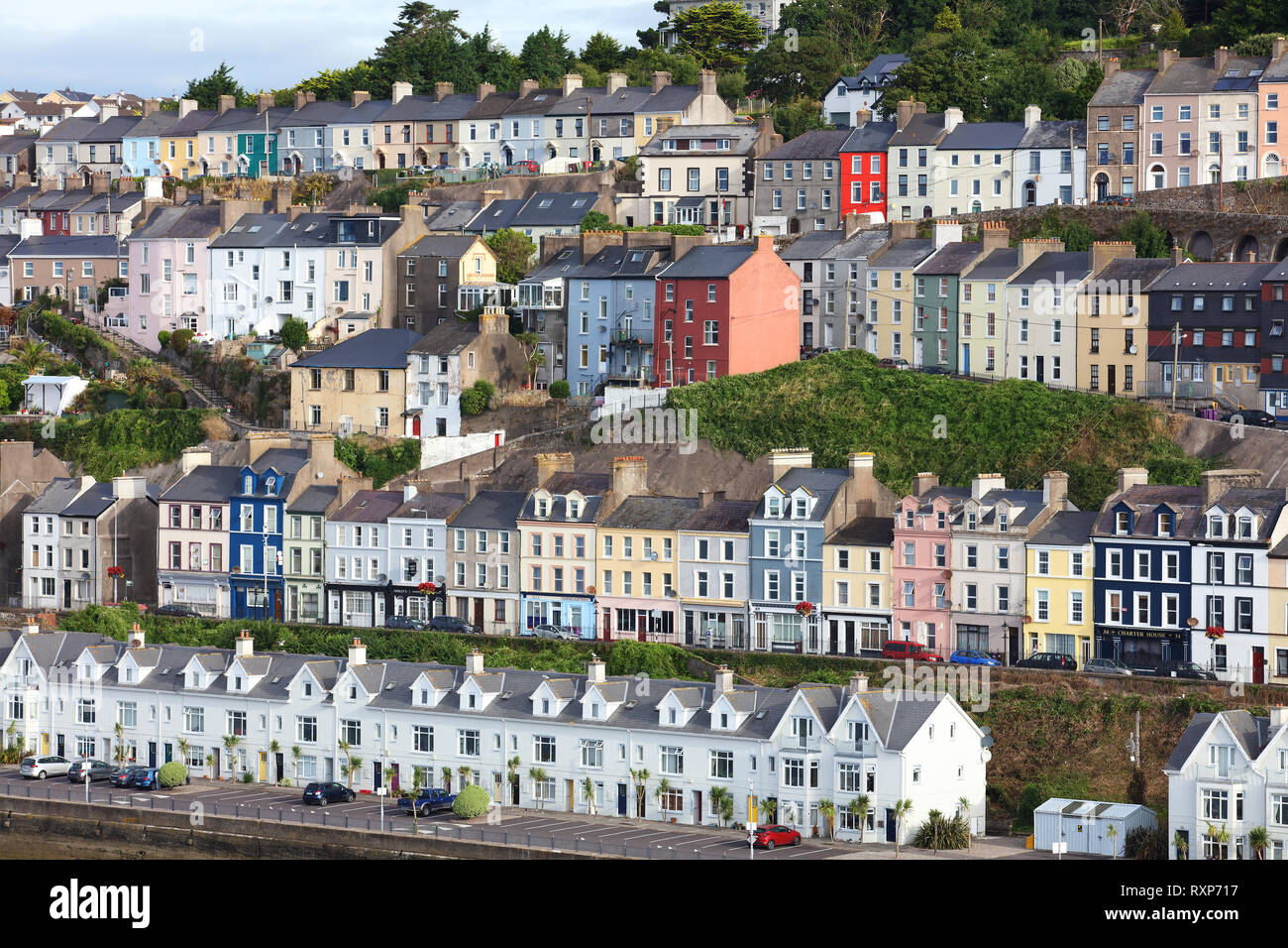 Long series of row houses stacked one on top of the other on a hillside
