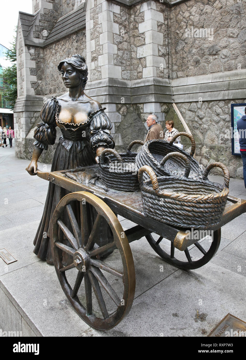 Bronze statue of Molly Malone designed by Jeanne Rynhart inspired from