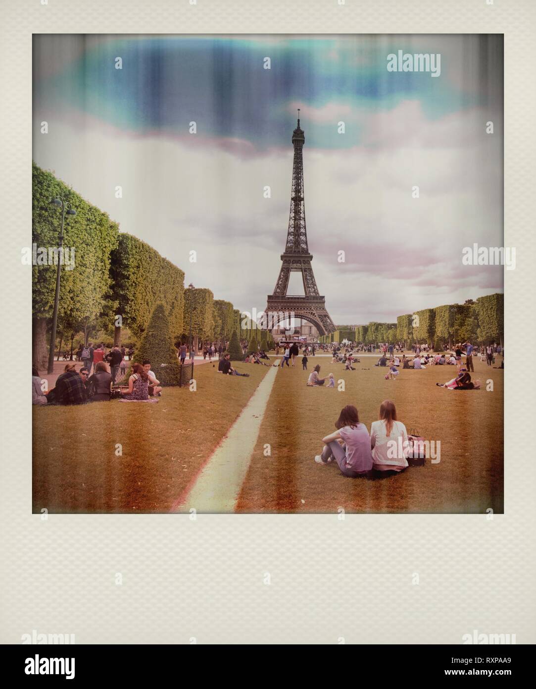 Polaroid effect, The Eiffel Tower and the Parc du Champ de Mars with  tourists, Paris, France Stock Photo - Alamy