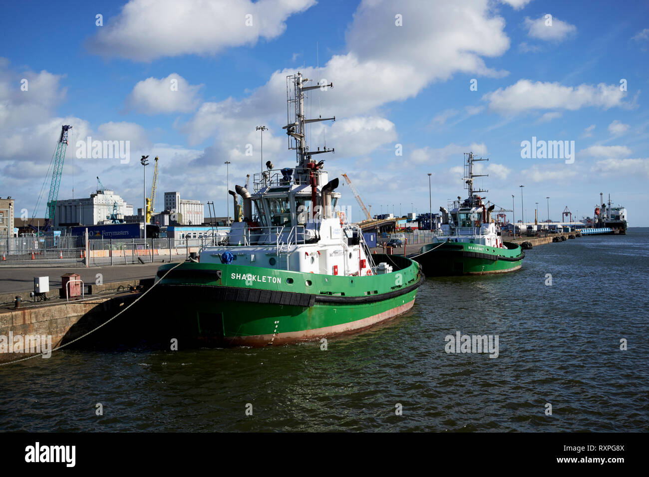 Tug and pushers hi-res stock photography and images - Alamy