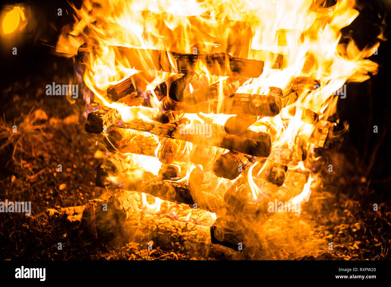 burning wood pile fire Stock Photo Alamy