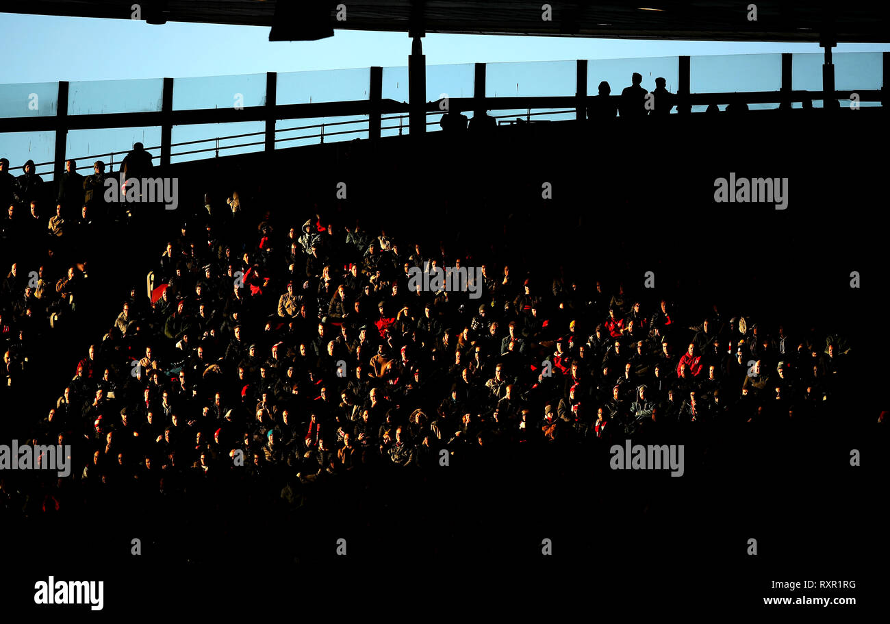 Fans stands emirates stadium hi-res stock photography and images - Alamy