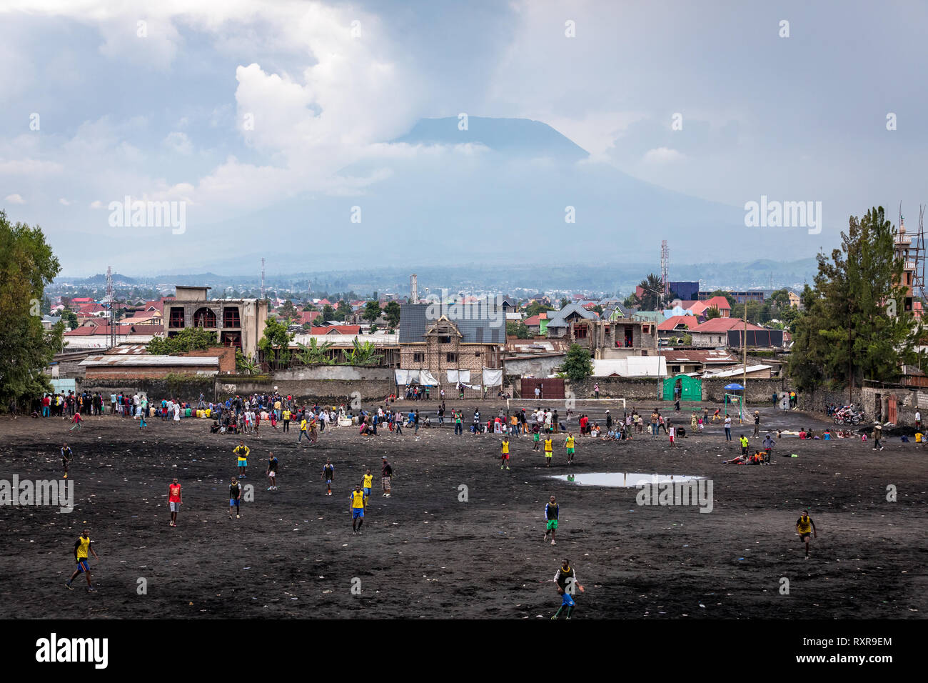 The City Of Goma Democratic Republic Of Congo With Nyiragongo Volcano In The Distance Stock Photo Alamy