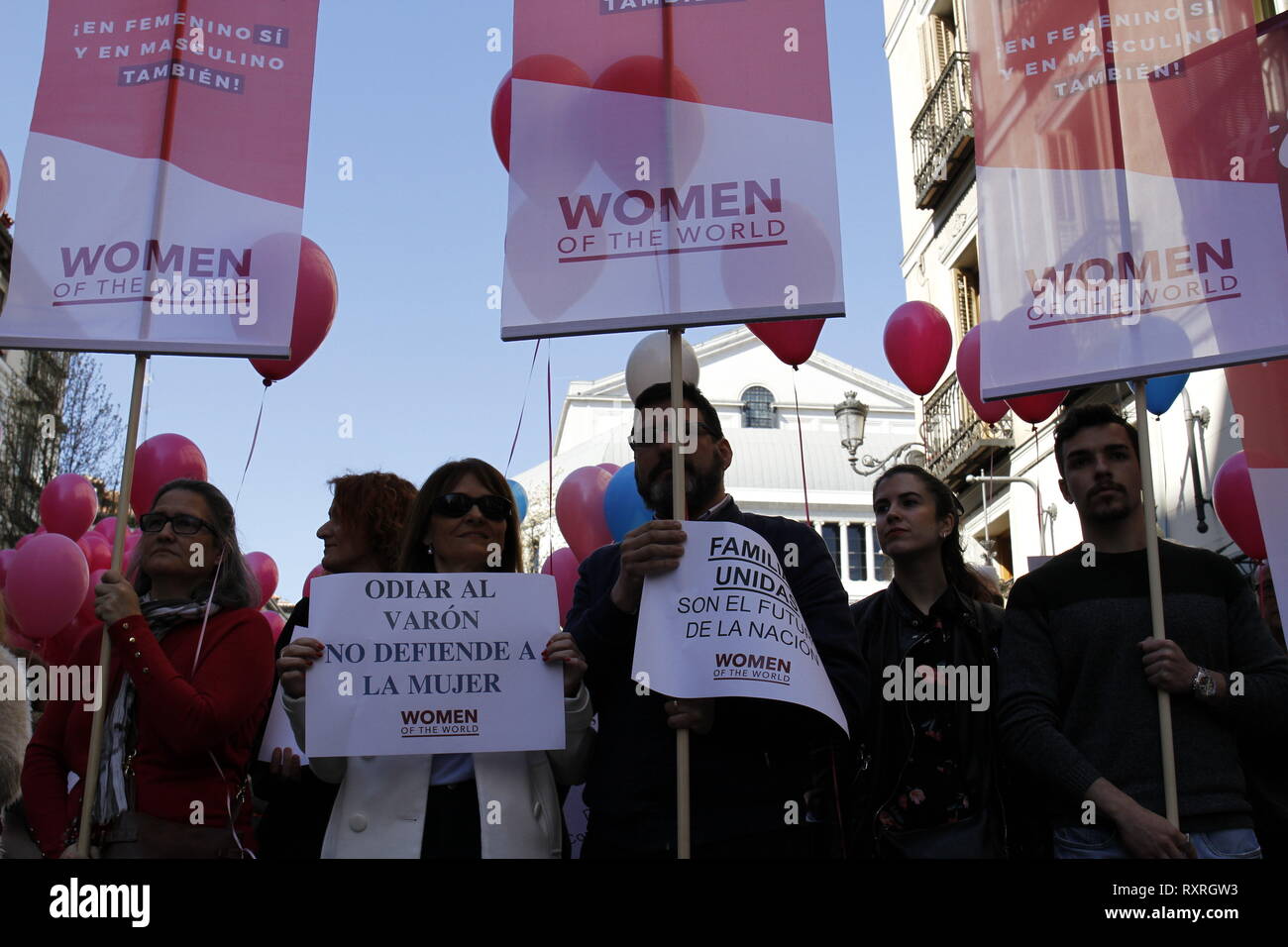 Madrid, Madrid, Spain. 10th Mar, 2019. Protesters are seen holding placards and balloons during the demonstration.Women of the world and other platforms organised a feminist Protest under the Slogan of "En femenino si y en masculino también"" (yes in female and in male too) two days after 8th demonstration due to the International WomenÂ´s day in Madrid Credit: Rafael Bastante/SOPA Images/ZUMA Wire/Alamy Live News Stock Photo