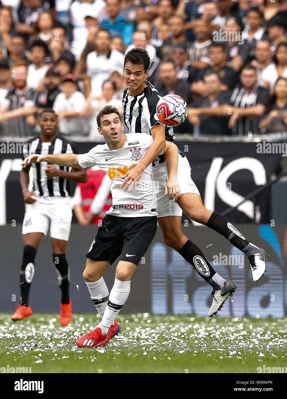 Sao Paulo Sp 10 03 19 Corinthians X Santos Boselli Of Corinthians Dispute Ball With Felipe Aguiar Do Santos During Corinthians Vs Santos Match Valid For The Tenth Round Of The Paulista