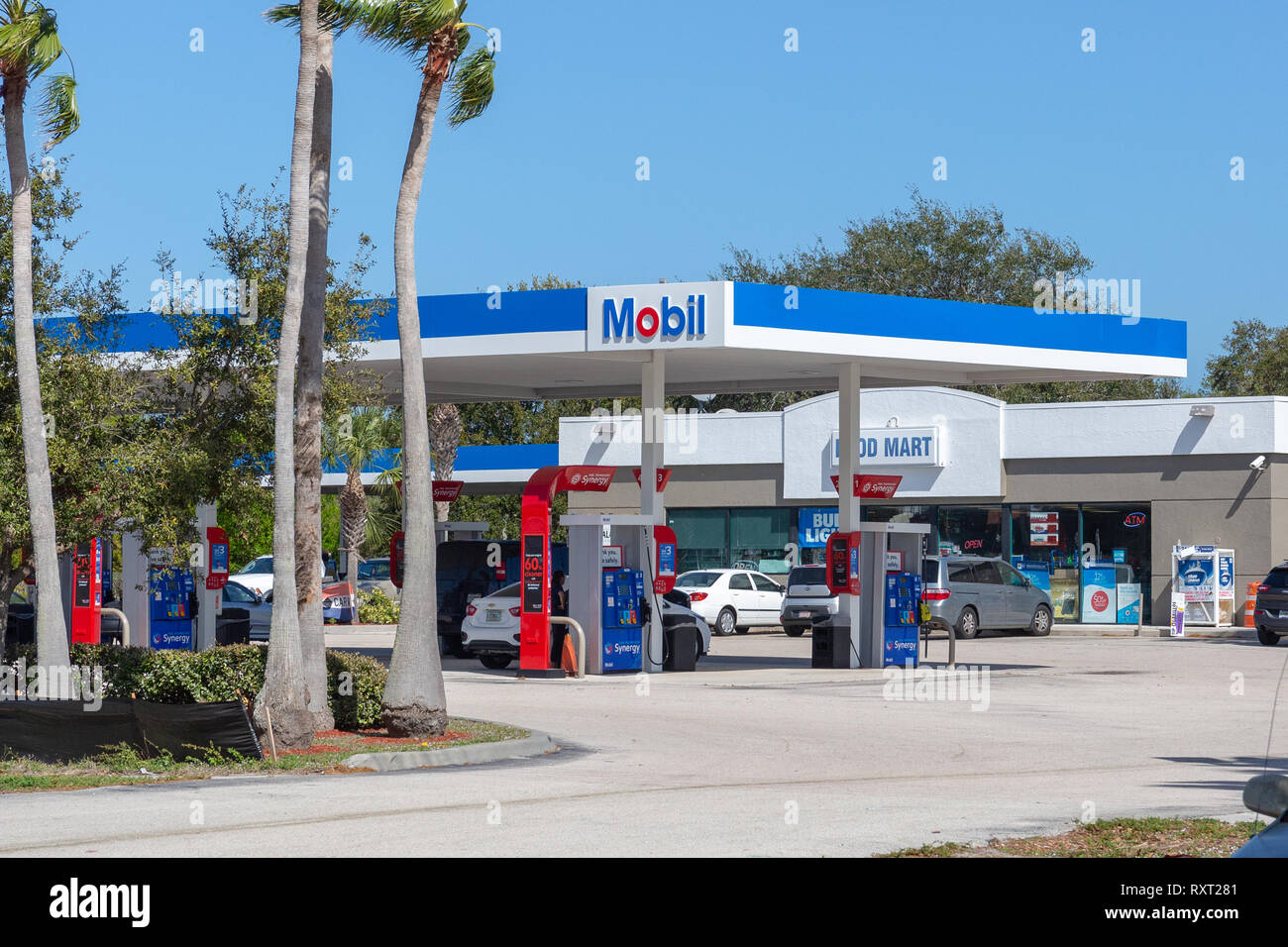 Mobil petrol station hires stock photography and images Alamy