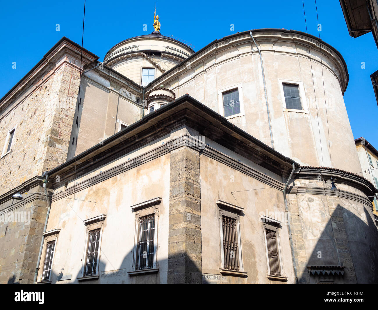Travel to Italy - view of church Chiesa San Patrizio and St Alexander  Cathedral on Piazza Duomo in Citta Alta (Upper Town) of Bergamo city,  Lombardy Stock Photo - Alamy