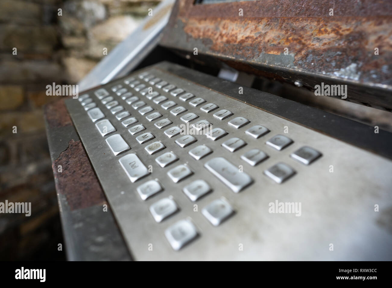 Very old computer, rusty keyboard with monitor Stock Photo - Alamy