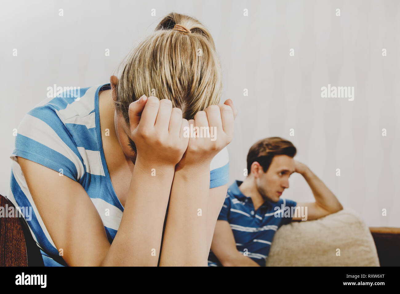Woman man fight crying hi-res stock photography and images - Alamy