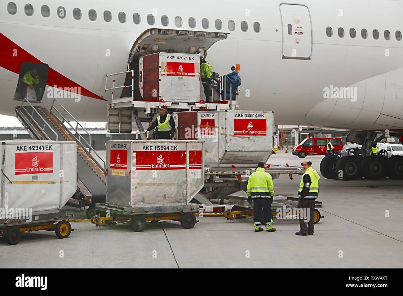 BUDAPEST, HUNGARY DECEMBER 01, 2015 Emirates Boeing 777300 being