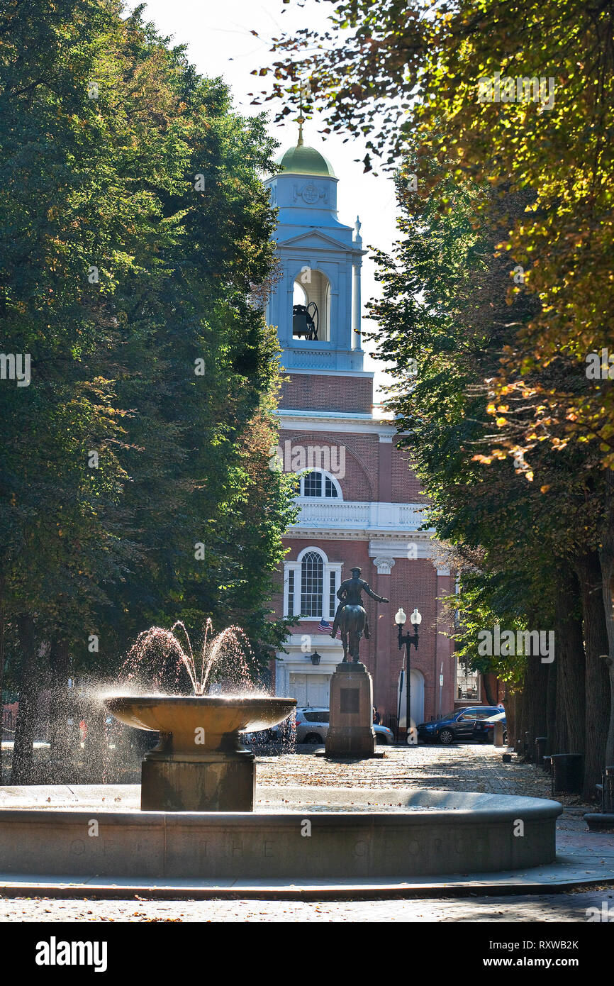 Fountain in Paul Revere Mall, statue of Paul Revere on horseback and St. Stephen's Catholic Church in the background, North End, Boston, Massachusetts, USA Stock Photo