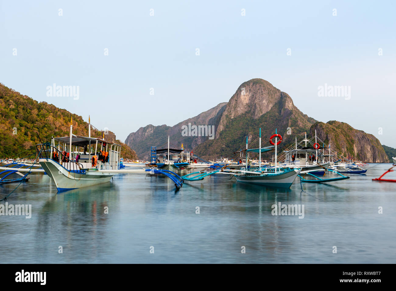 Skyline of Cadlao Island from El Nido beach in Palawan island ...