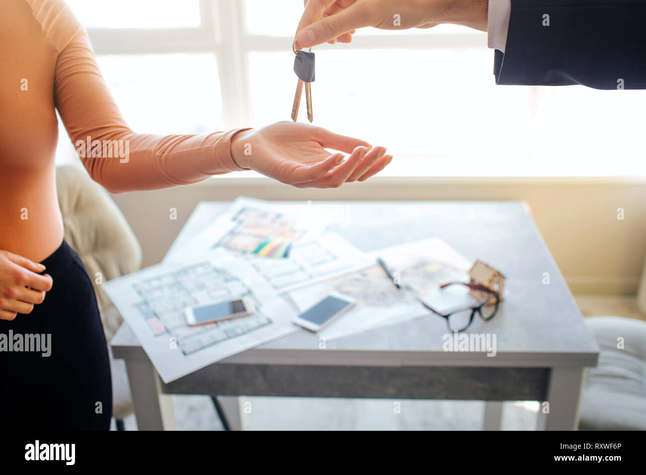 Female keys house table hi-res stock photography and images - Alamy