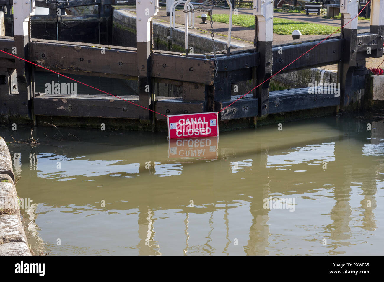 Red canal closed sign hanging on lock gates, Stoke Bruerne, Northamptonshire, UK Stock Photo