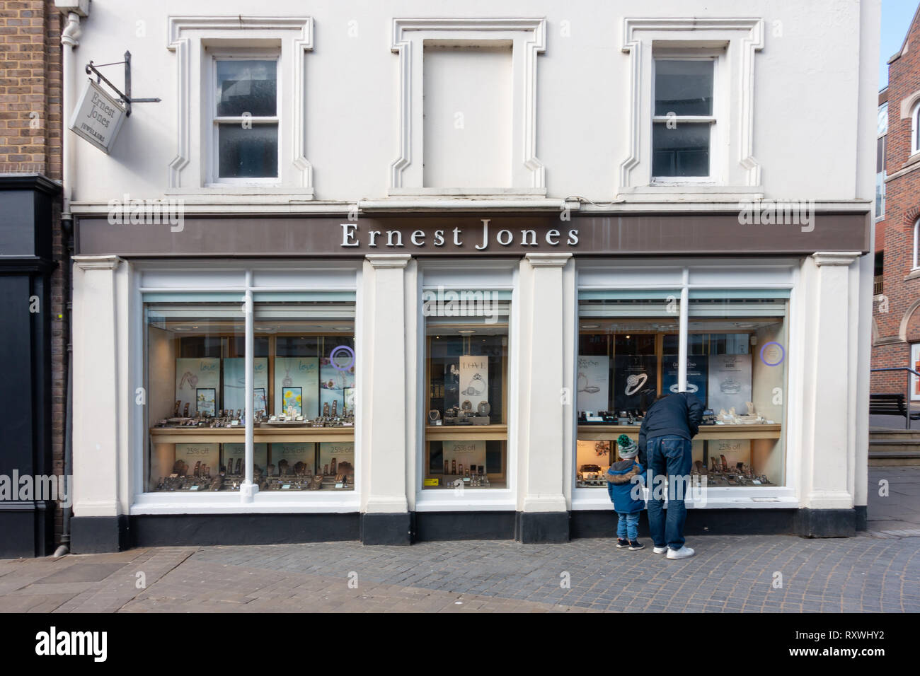 Ernest jones store front hires stock photography and images Alamy