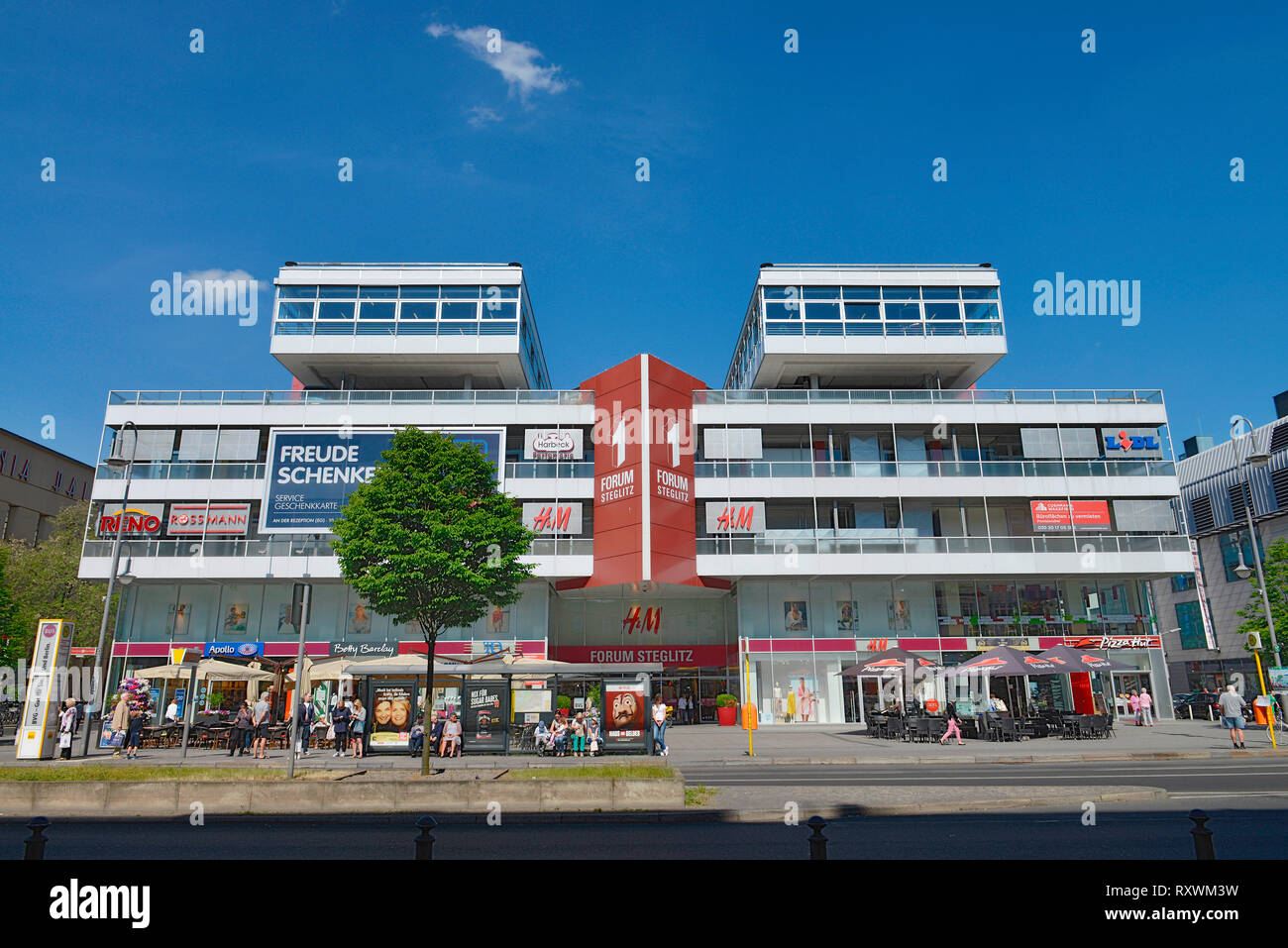 Forum department store hi-res stock photography and images - Alamy