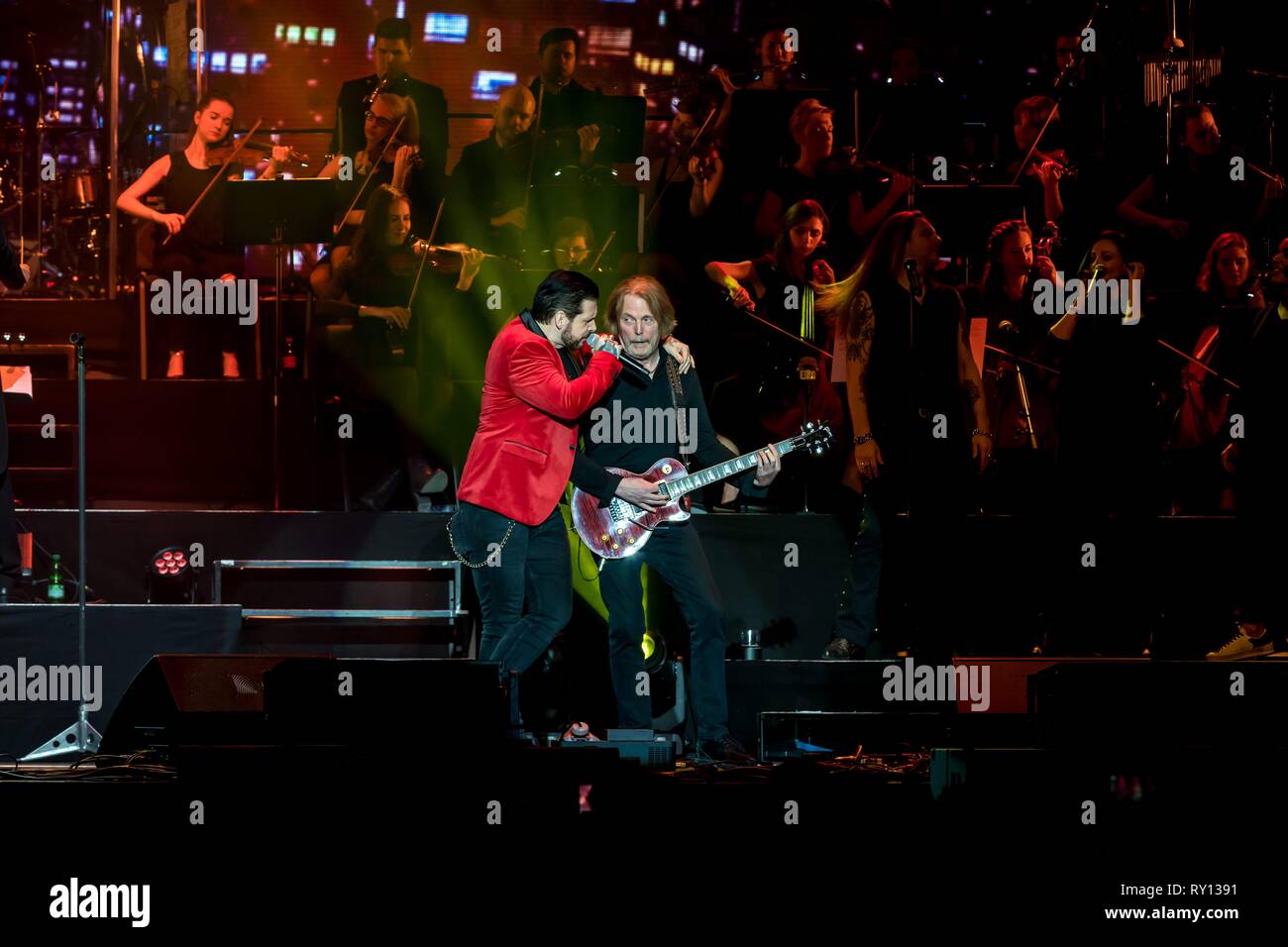 Berlin, Deutschland. 10th Mar, 2019. 10.03.2019, Ricky Warwick and Scott Gorham from Thin Lizzy live on stage at ROCK MEETS CLASSIC 2019 at the Tempodrom in Berlin. | 10.03.2019, Ricky Warwick and Scott Gorham of the band Thin Lizzy performing live on stage at ROCK MEETS CLASSIC 2019 at the Tempodrom in Berlin, Germany. | usage worldwide Credit: dpa/Alamy Live News Stock Photo