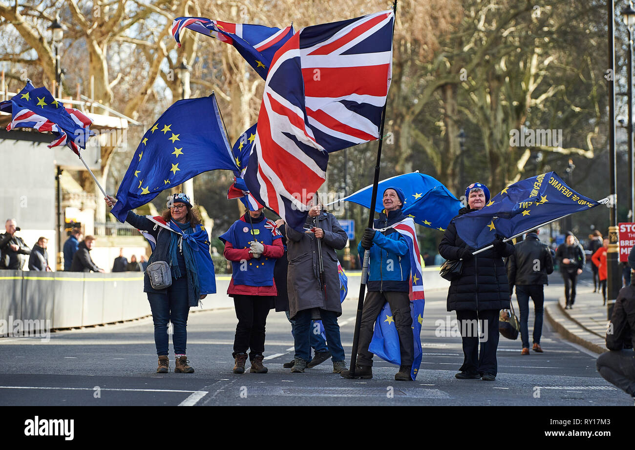 London, UK. 11th Mar, 2019. 11th March 2019.  Pro remain campaigner, enjoy the sun outside Parliament. Credit: Thomas Bowles/Alamy Live News Stock Photo