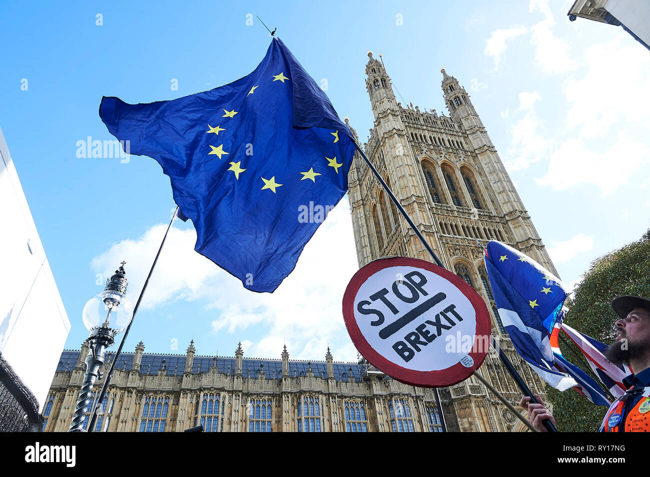 London, UK. 11th March 2019. Pro remain campaigner, enjoy the sun outside Parliament. Credit: Thomas Bowles/Alamy Live News Stock Photo