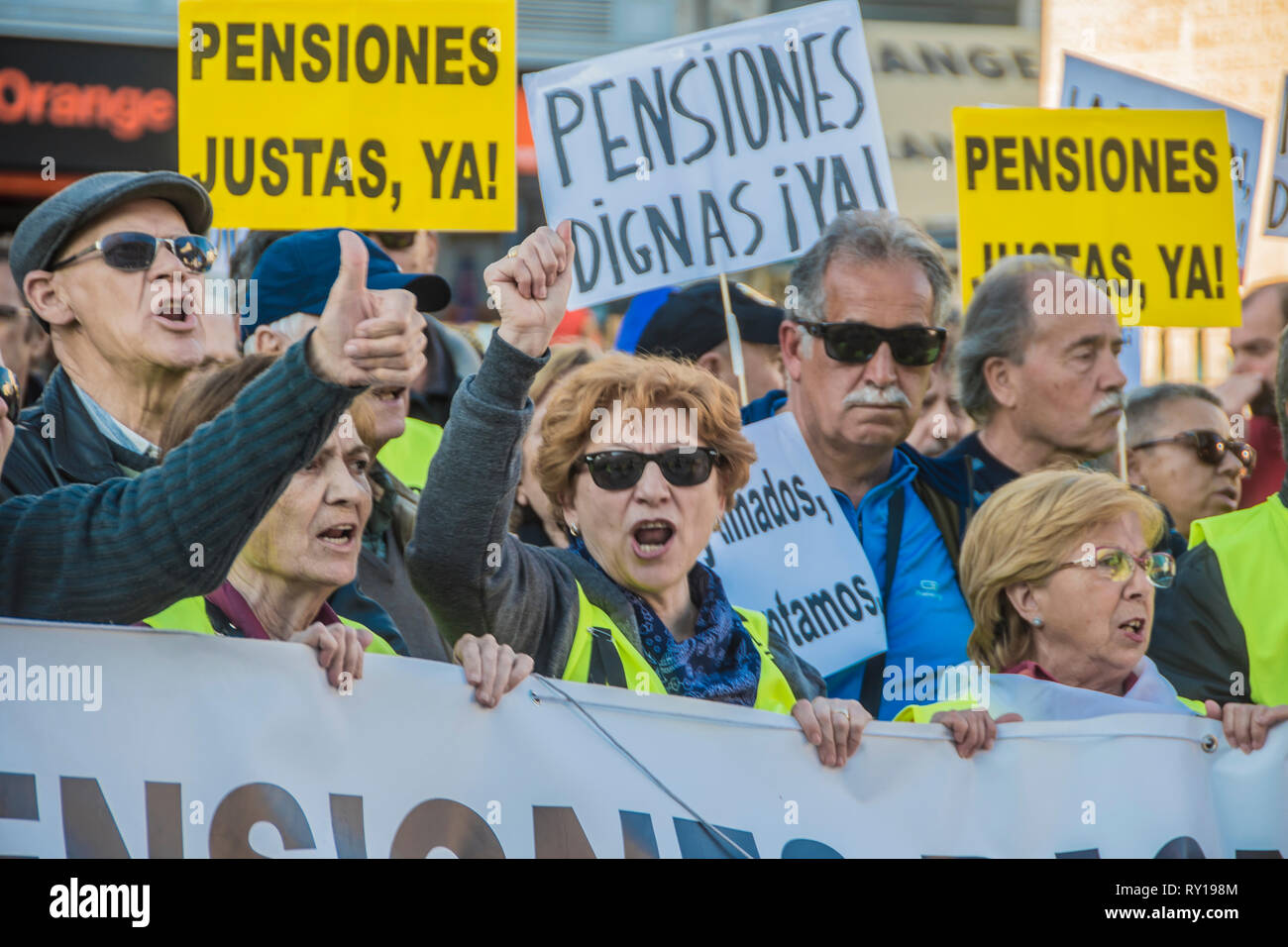 Madrid, Spain. 11th March, 2019. People with placards, ¨we dont want a thief goverment we want fair pensions¨. People from different regions of Madrid demonstrates againts pension cuts in Spain Credit: Alberto Sibaja Ramírez/Alamy Live News Stock Photo