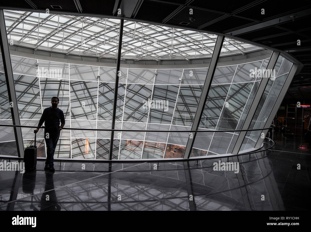 22 February 2019, Hessen, Frankfurt/Main: A facade element in Terminal 1 of the airport is completely made of glass. Solar radiation and fire protection regulations are a constant challenge for the airport's air-conditioning technicians. (to dpa 'With drone and continuous noise for good air at the terminal' from 12.03.2019) Photo: Boris Roessler/dpa Stock Photo