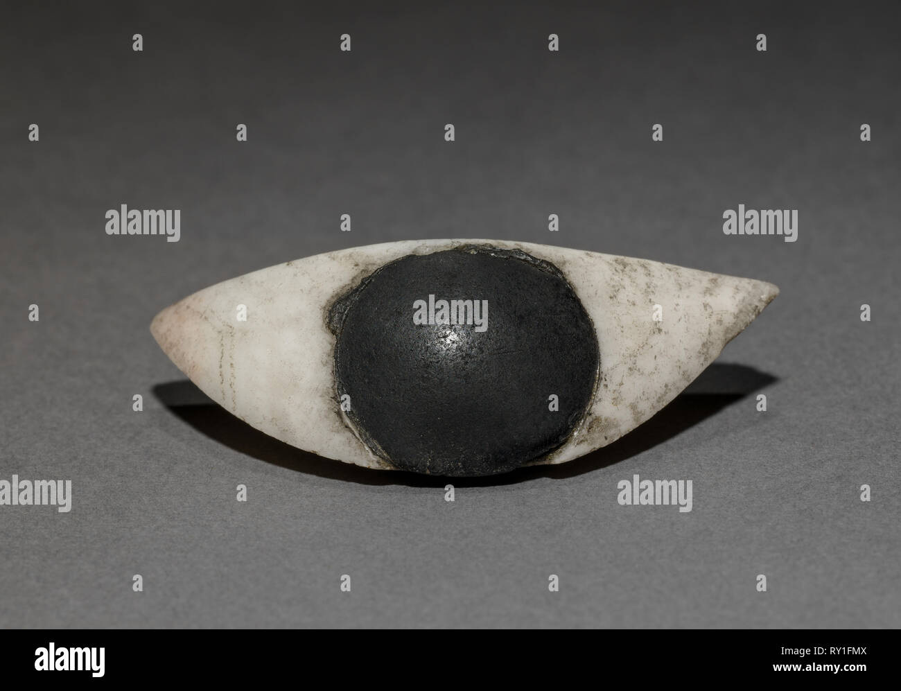 Pair Of Inlay Eyes 1980 1801 Egypt El Haraga Cemetery E Tomb 614 Excavated In 1914 Middle Kingdom Dynasty 12 1980 1801 Travertine And Obsidian Overall 2 2 Cm 7 8 In Stock Photo Alamy