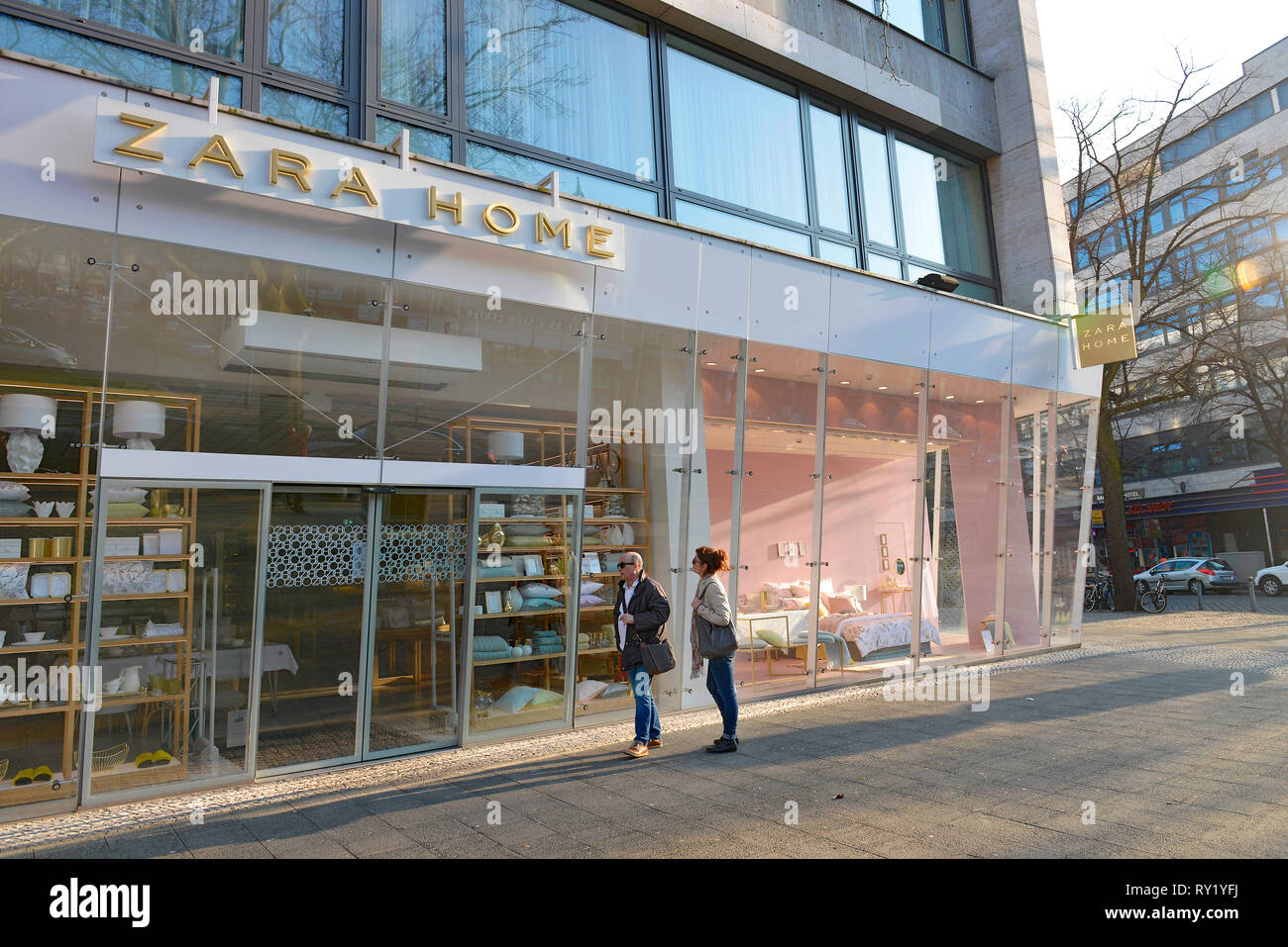 Zara shop window display hi-res stock photography and images - Alamy