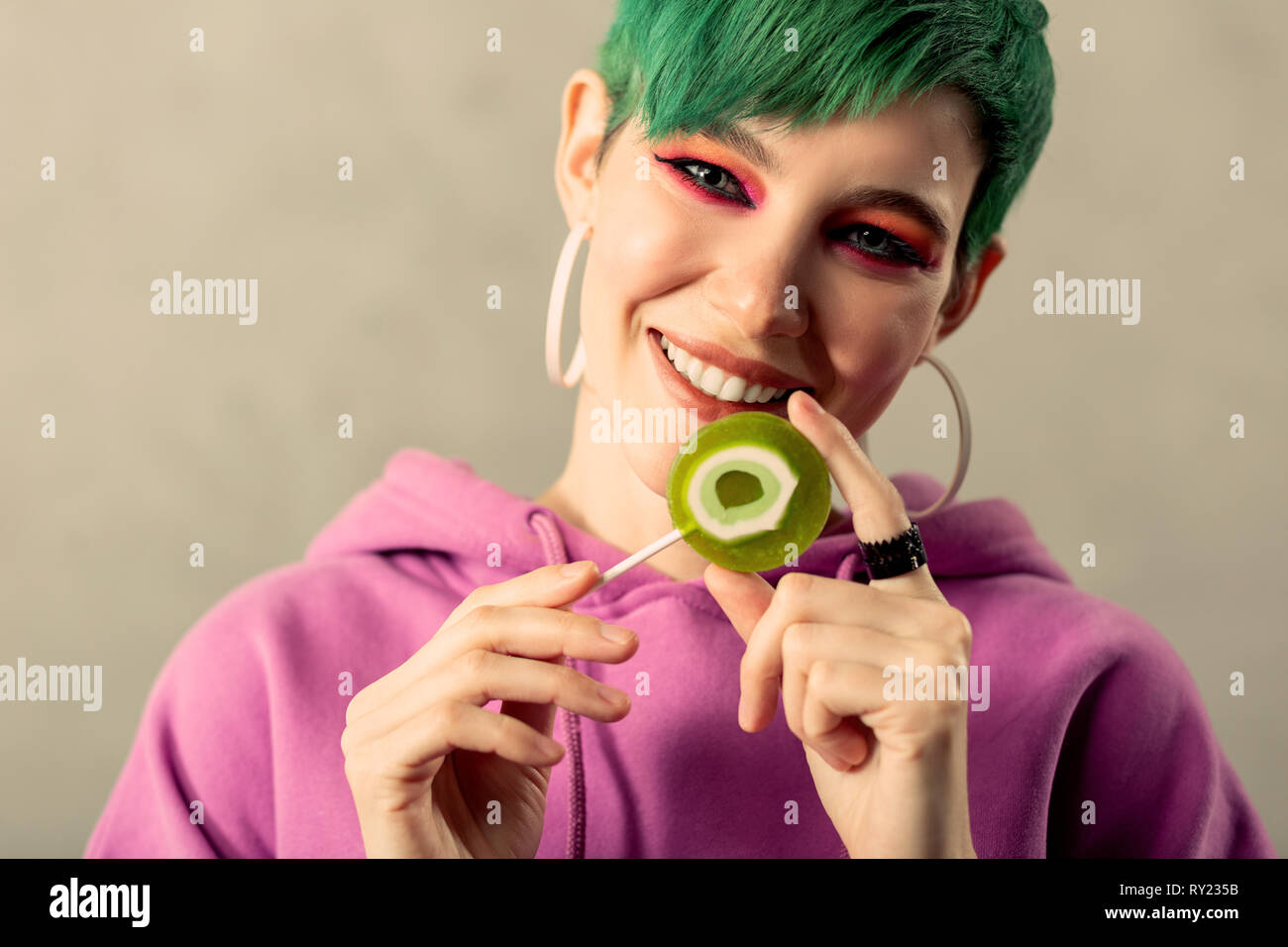 Green candy lollipop close hi-res stock photography and images - Alamy