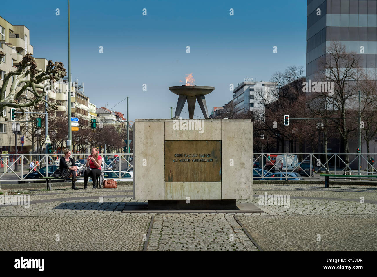 Ewige Flamme, Denkmal gegen Vertreibung, Theodor-Heuss-Platz, Westend, Charlottenburg, Berlin, Deutschland Stock Photo