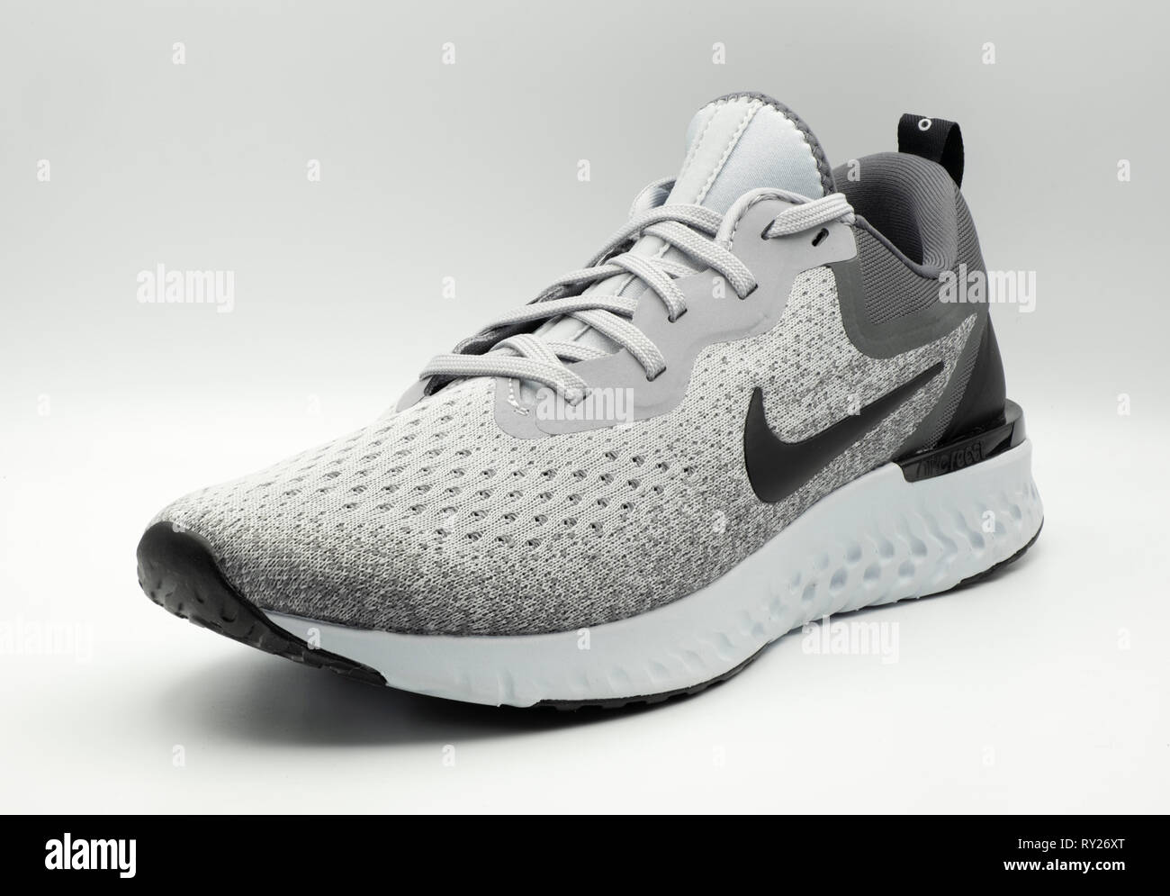 Nike odyssey cheap react grey