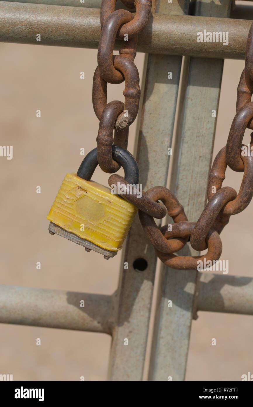 heavy duty chain and padlock