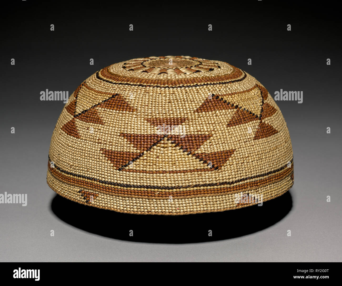 plain hat boxes to decorate