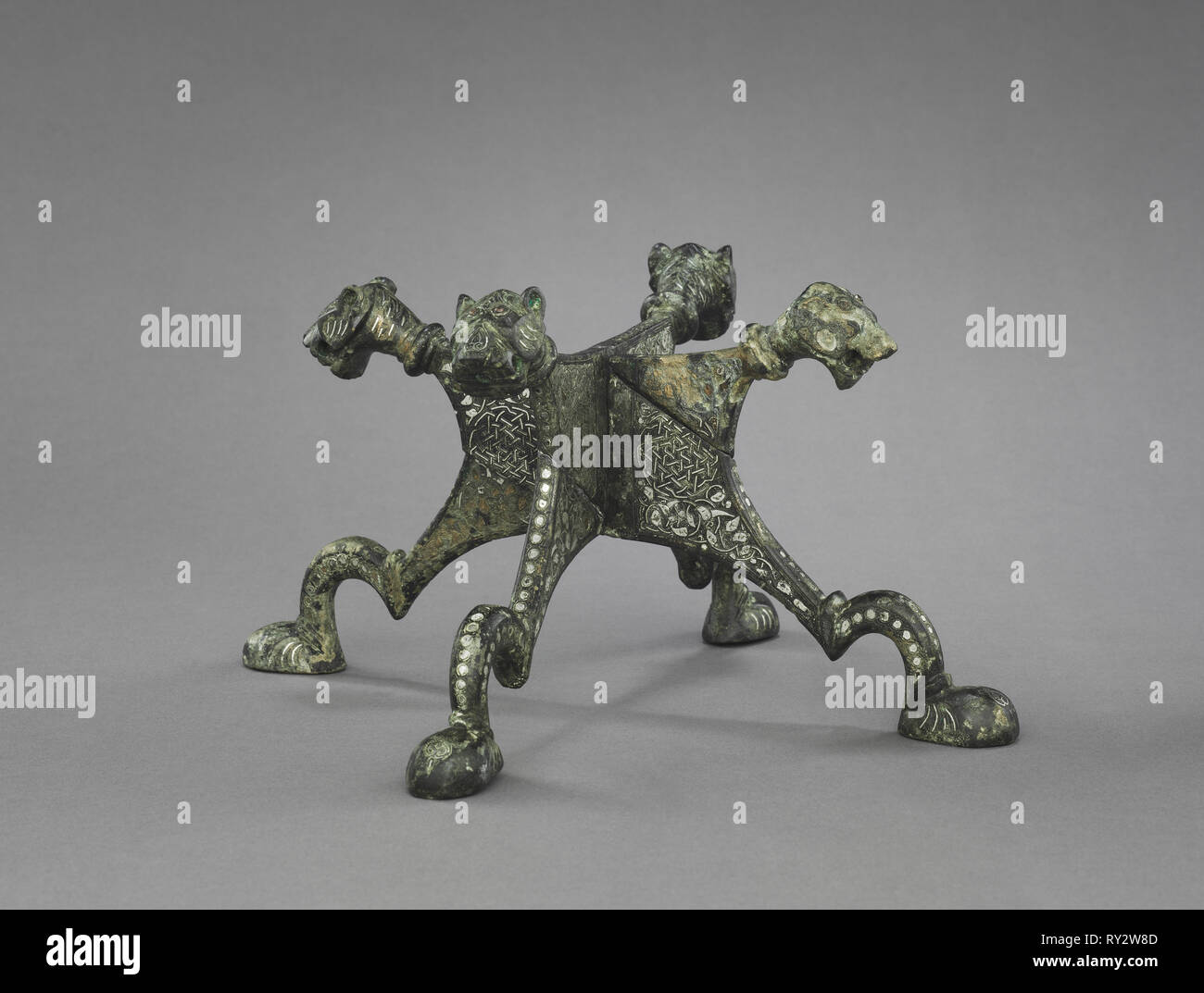 Lion headed stand hi-res stock photography and images - Alamy