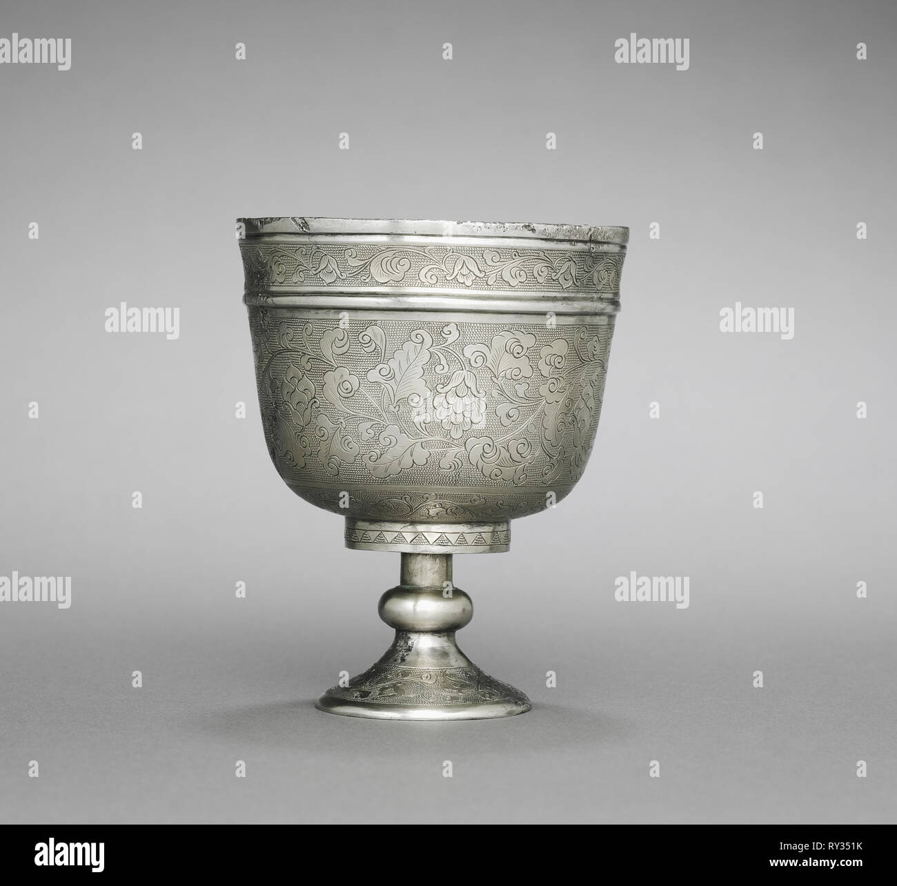 Stem Cup, early 700s. China, Tang dynasty (618-907). Silver with gilt interior and incised and chased decoration; overall: 9 cm (3 9/16 in Stock Photo