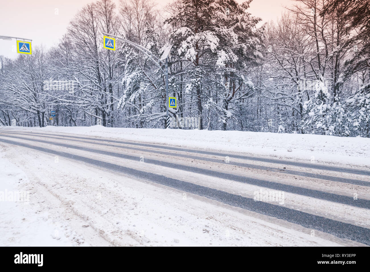 Car outdoor asphalt road hi-res stock photography and images - Alamy