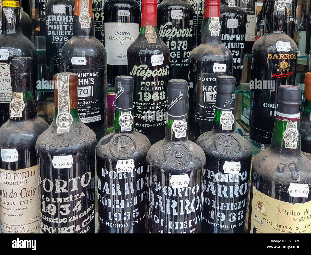 Lisbon, Portugal - 24.10.2016 - Shop Window with Old Porto Wine Bottles in Rua Augusta Stock Photo