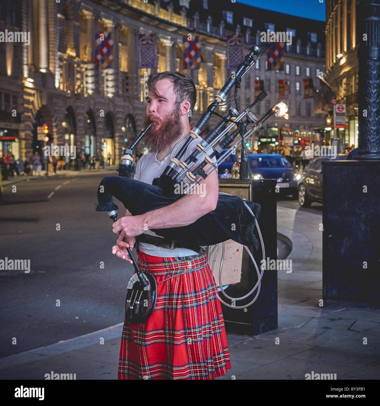 Bagpipe uniform hires stock photography and images Alamy