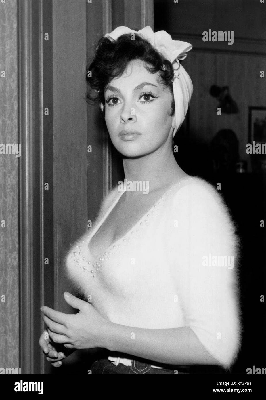 GINA LOLLOBRIGIDA, ANNA OF BROOKLYN, 1958 Stock Photo