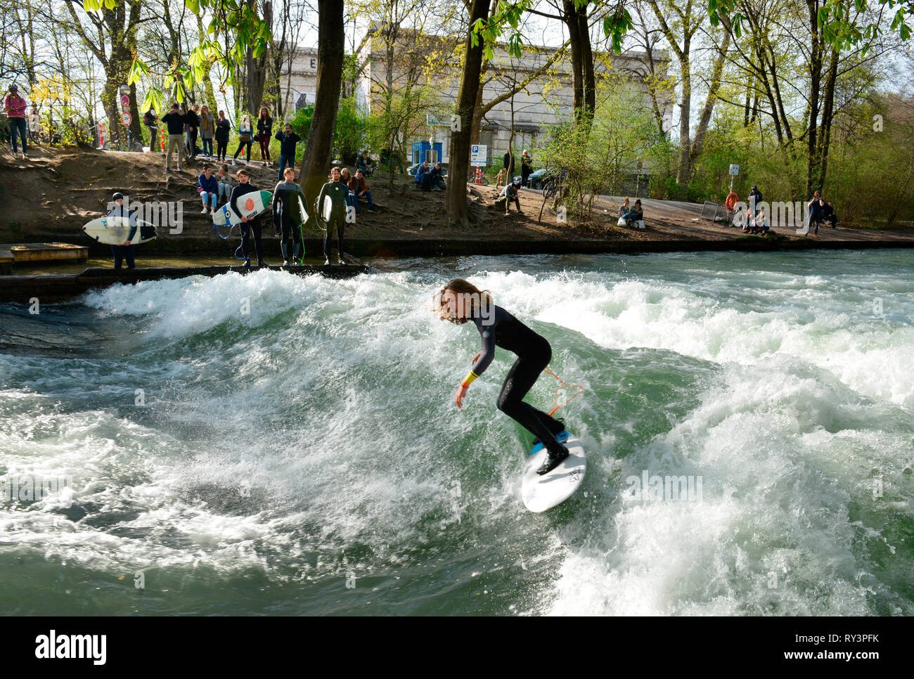 Surfer Eisbachwelle Muenchen Bayern Deutschland Stock Photo