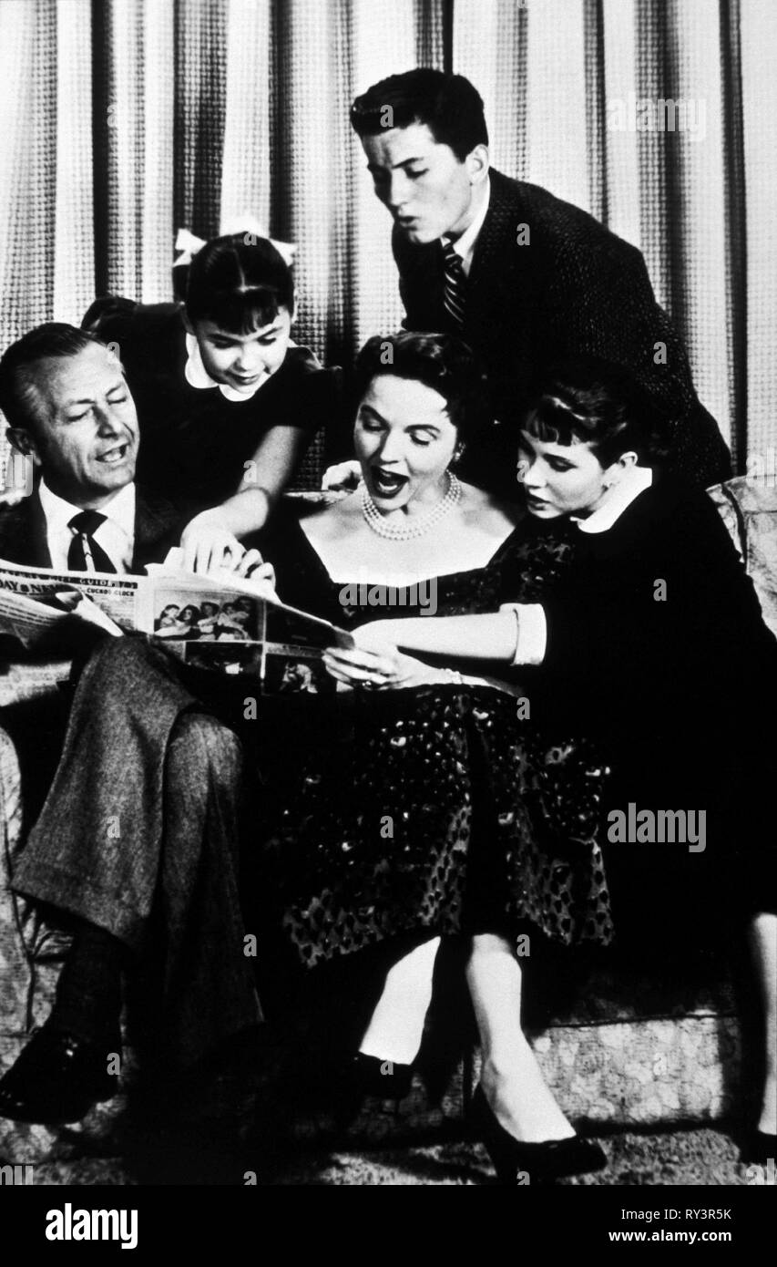YOUNG,CHAPLIN,WYATT,GRAY,DONAHUE, FATHER KNOWS BEST, 1954 Stock Photo
