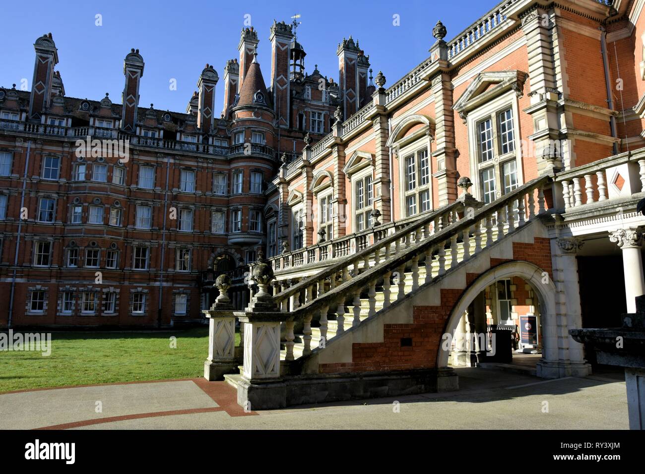 Royal holloway university of london hi-res stock photography and images ... - Royal Holloway University Of LonDon FounDers BuilDingsouth QuaDrangle RY3XJM