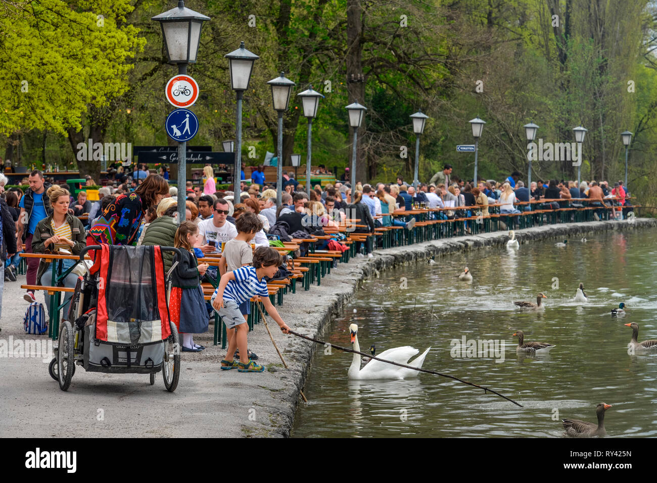 Seehaus Biergarten am Kleinhesseloher See, Englischer Garten, Muenchen, Bayern, Deutschland Stock Photo