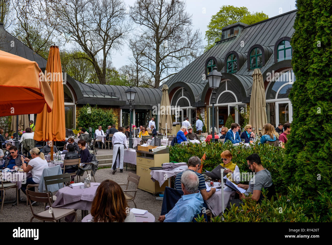 Seehaus Biergarten am Kleinhesseloher See, Englischer Garten, Muenchen, Bayern, Deutschland Stock Photo