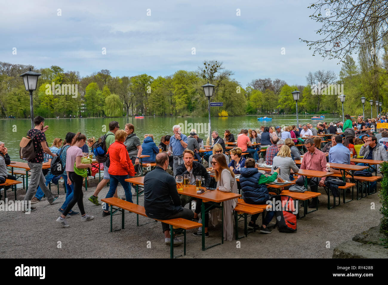 Seehaus Biergarten am Kleinhesseloher See, Englischer Garten, Muenchen, Bayern, Deutschland Stock Photo