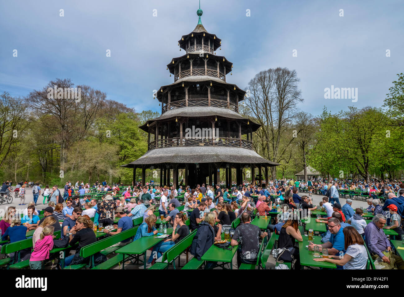 Biergarten, chinesischer Turm, Englischer Garten, Muenchen, Bayern, Deutschland Stock Photo