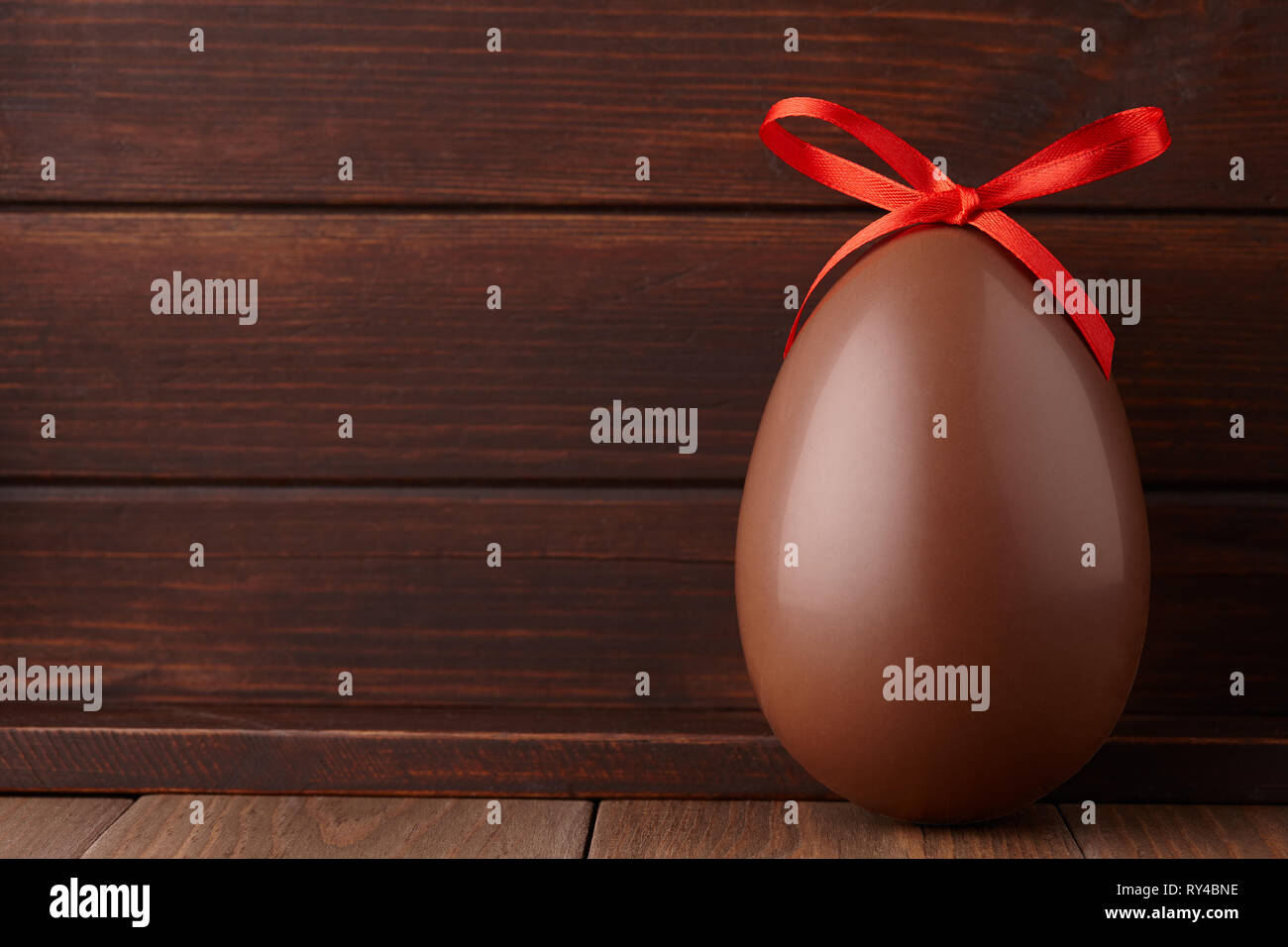 Chocolate Easter egg gift with red bow Stock Photo Alamy