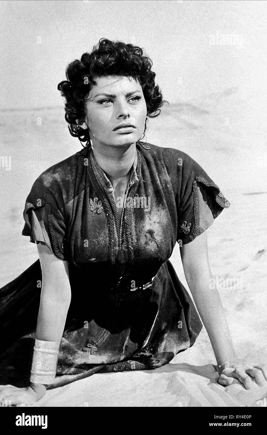 SOPHIA LOREN, LEGEND OF THE LOST, 1957 Stock Photo